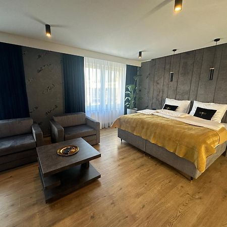 Platinum Bed & Breakfast Budzyn  ภายนอก รูปภาพ